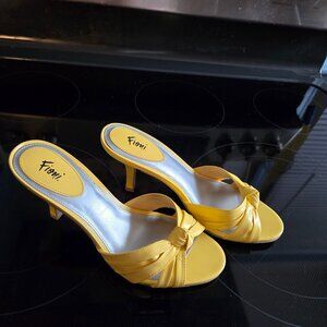 Fioni Yellow Knotted Slides 7 1/2